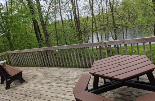 Holcombe House | Water-n-Woods River Front Cabin