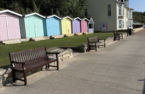 Totland Bay Apartment | Water's Edge Apartment, luxury, 3 bed, sleeps 6