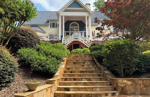 Athens House | Water's Edge Oconee - Rest & Play by River, Lake, and Pool close to Athens, GA