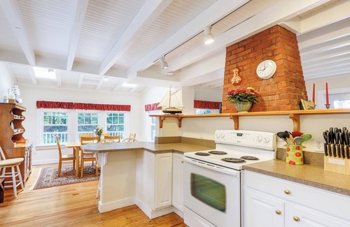 West Boothbay Harbor Cottage | Water's Edge - Waterfront Cottage on Southport - Wrap-Around Porch!