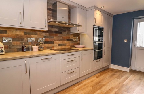 Aberaeron Cottage | WATER STREET, with open fire in Aberaeron