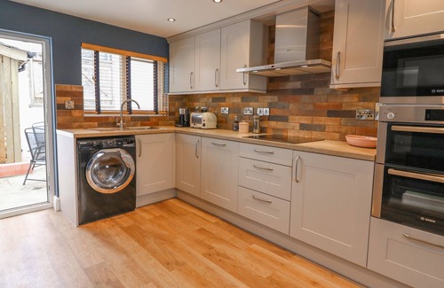 Aberaeron Cottage | WATER STREET, with open fire in Aberaeron