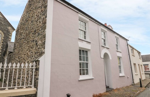 Aberaeron Cottage | WATER STREET, with open fire in Aberaeron