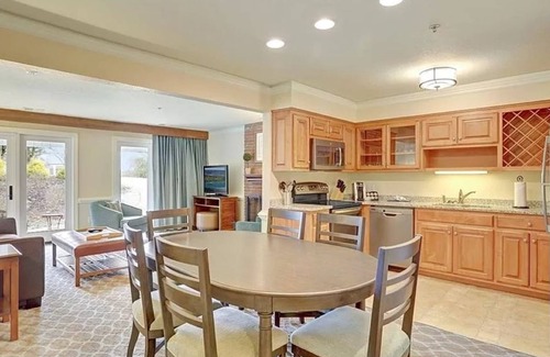 Kingsmill Condo | Water-view in Kingsmill, 10 minutes to Busch Gardens & Colonial Williamsburg!