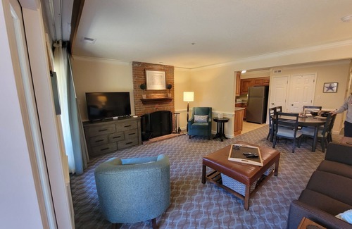 Kingsmill Condo | Water-view in Kingsmill, 10 minutes to Busch Gardens & Colonial Williamsburg!