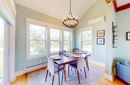 Waterbury Center House | Waterbury-Stowe Farmhouse Units 1-3