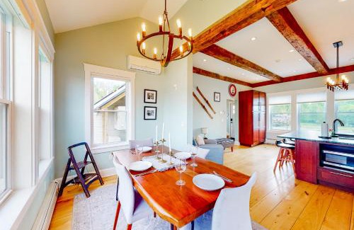 Waterbury Center House | Waterbury-Stowe Farmhouse Units 1-3