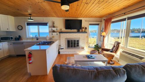 Conway House | Watercolors Retreat on Crooked Lake