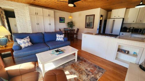 Conway House | Watercolors Retreat on Crooked Lake