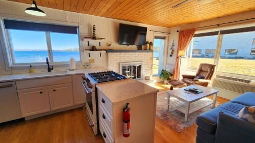 Conway House | Watercolors Retreat on Crooked Lake