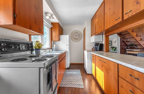 Dashwood Cottage | Watercolour Lakefront Cottage Grand Bend!