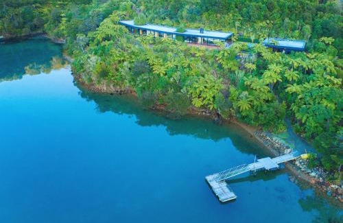 Saint Omer House | Waterfall Bay Glass House