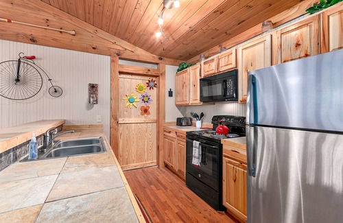 Hendersonville Cabin | Waterfall Cabin, Hot Tub, WiFi, Fireplace & Fire Pit, Fenced Yard, Pets ok.