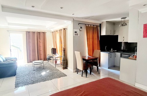 Woodmead Cabin | Waterfall City Guest Lodge - Executive Suite