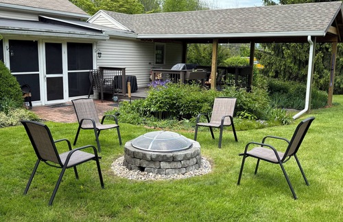 Bristol Hills House | Waterfall Retreat: Hot Tub, Pickleball, Fire Pits