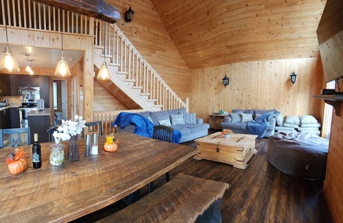 Notre-Dame-de-Pontmain Cottage | Waterfront Family Cottage!