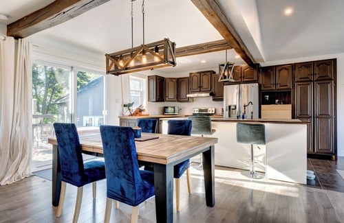 Sainte-Anne-de-Sorel House | Waterfront house + outdoor spa facing Lake Saint Pierre