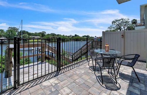 Tropic House | Waterfront 2-bdrm townhome with WiFi, AC, walking distance to EGAD food & shops