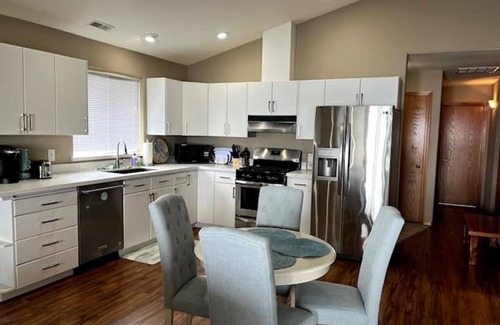 Manchester Apartment | Waterfront 2 bed, 2 baths, 1364 sq ft, views of Mt Rainer, Seattle, and more.