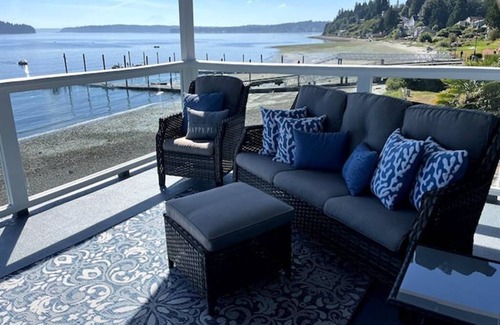 Manchester Apartment | Waterfront 2 bed, 2 baths, 1364 sq ft, views of Mt Rainer, Seattle, and more.