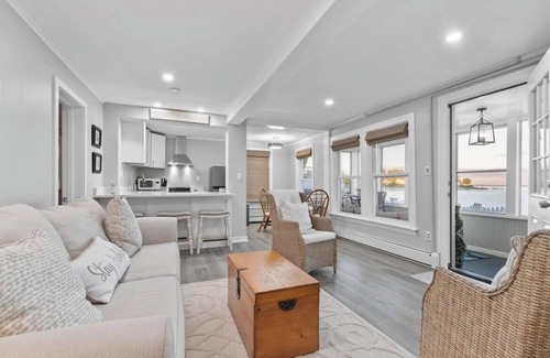 Warwick Apartment | Waterfront 2-bedroom apartment in Beach Cottage with WiFi, AC Central RI Locale