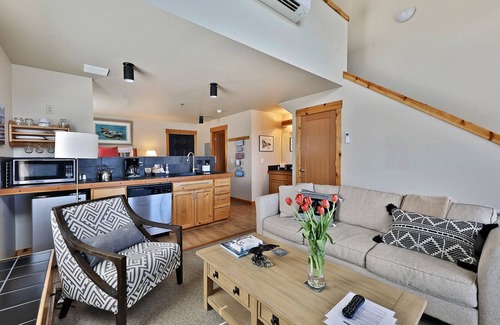 Langley Condo | Waterfront 2 bedroom condo - private deck offering spectacular views