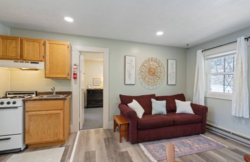 Holderness House | Waterfront 2 bedroom on Squam (Suite 12)
