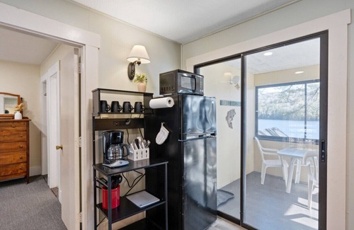 Holderness House | Waterfront 2 bedroom on Squam (Suite 12)
