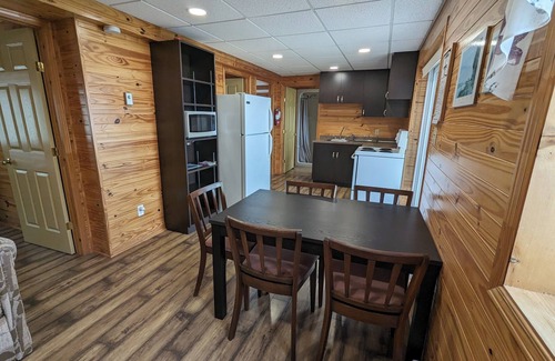 Roseneath Cabin | Waterfront 3 bedrooms Cottage on Rice lake