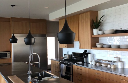 Picton House | Waterfront 4-bedroom house near Sandbanks in Prince Edward