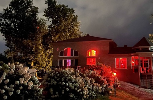 Gatineau House | Waterfront 4-bedroom house 25mins from downtown Ottawa