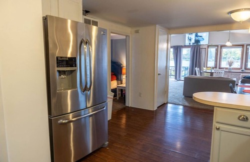 Alto House | Waterfront 4 houses 111 guests Campau Lake
