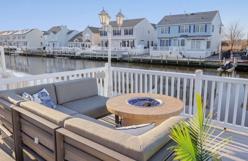 Bayville House | Waterfront 5-bedroom house w/Boat Lift & Jet Ski Docks. Short walk to beach.