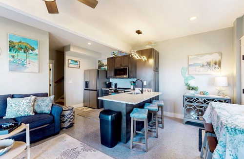Colington Harbour Apartment | Waterfront apartment with lovely bay views, outdoor shower & fishing access