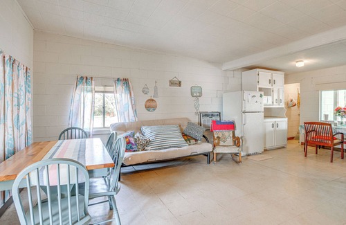 Maryneal Cottage | Waterfront Blackwell Cottage w/Patio & Fire Pit!