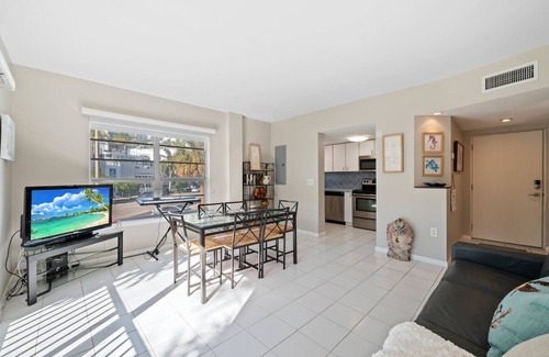 Central Beach Condo | Waterfront Bliss – Stylish 1BR Condo w/Pool