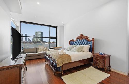 Docklands Apartment | Waterfront Bliss in Promenade w/Cozy 5BR/4BA