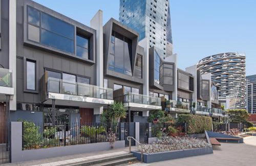 Docklands Apartment | Waterfront Bliss in Promenade w/Cozy 5BR/4BA