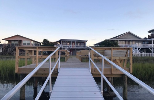 Oak Island House | Waterfront- Bring your Kayaks & Fishing Poles!