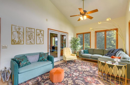 Blountville House | Waterfront Bristol Area Retreat with Boat Dock