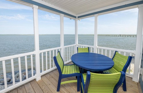 Chincoteague House | Waterfront Bungalow on Chincoteague Bay (VA)! - Waterfront Bungalow with Two Bedrooms
