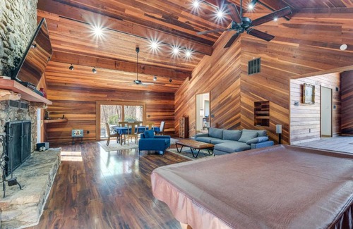 Tuscarora House | Waterfront Cabin on 32 Acres in Leesburg!