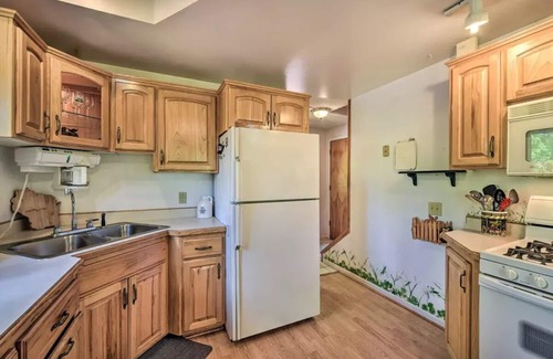 Comstock Cabin | Waterfront Cabin on Long Lake w/Dock & Kayaks!