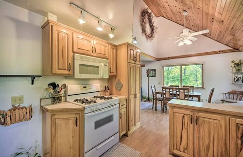 Comstock Cabin | Waterfront Cabin on Long Lake w/Dock & Kayaks!