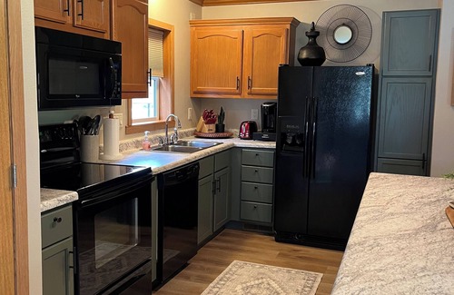 Potosi Cabin | Waterfront cabin with amazing views- Short drive to Dubuque,IA