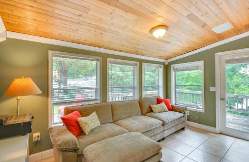Townville House | Waterfront Cabin with Private Dock on Lake Hartwell!