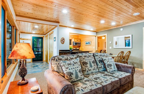 Sayner Condo | Waterfront cabin with Plum Lake views, private dock, beach access & kayaks