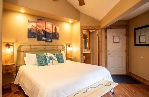 Salida House | Waterfront Camping Cabin near the Great Sand Dunes in Colorado