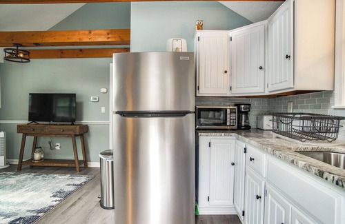 Mashpee Cottage | Waterfront Cape Cod Cottage on Peter's Pond
