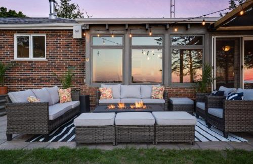 North Port House | Waterfront Casa in wine County with SAUNA and HOT TUB